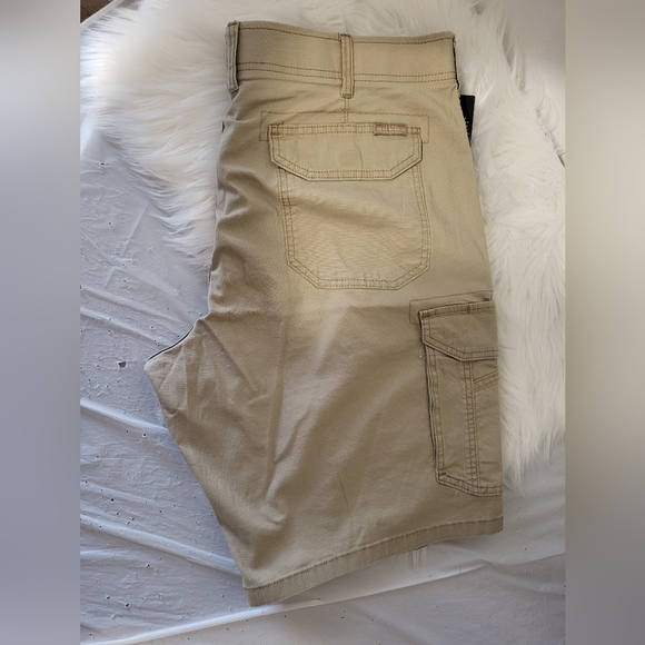 NEW- Lee Men's Khaki Cargo Shorts, Size 40 - Picture 3 of 6
